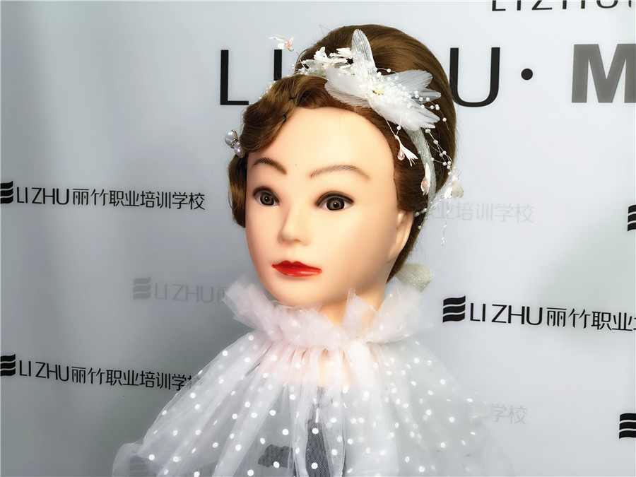 麗竹編發(fā)：復古秀禾時尚，統(tǒng)統(tǒng)有