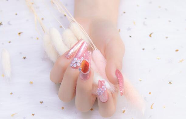 南寧美甲學校：美甲扣掉的危害