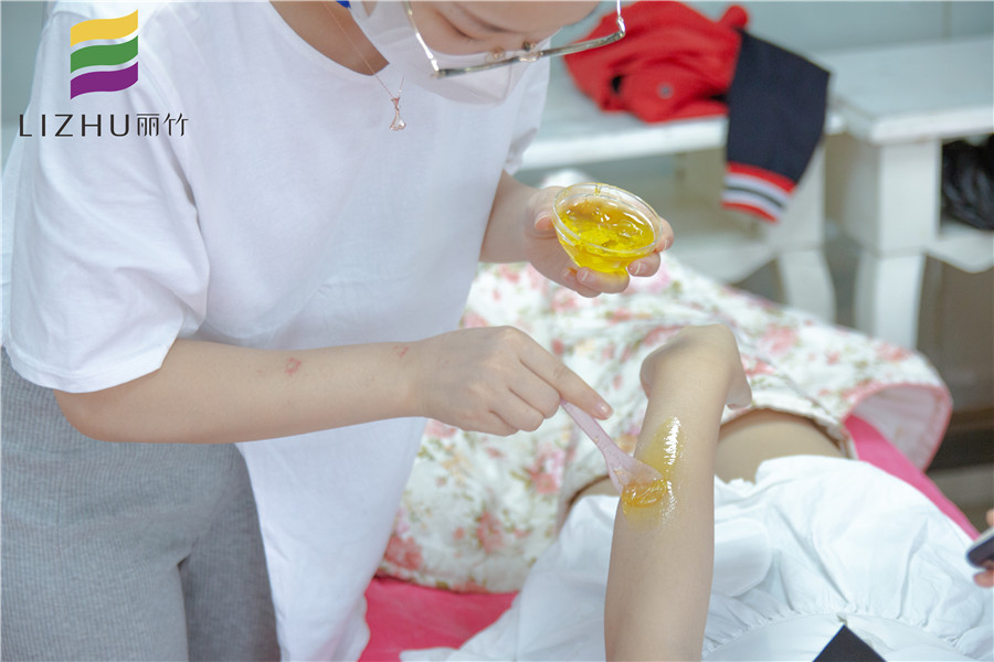 學脫毛？來南寧正規(guī)美容學校學吧