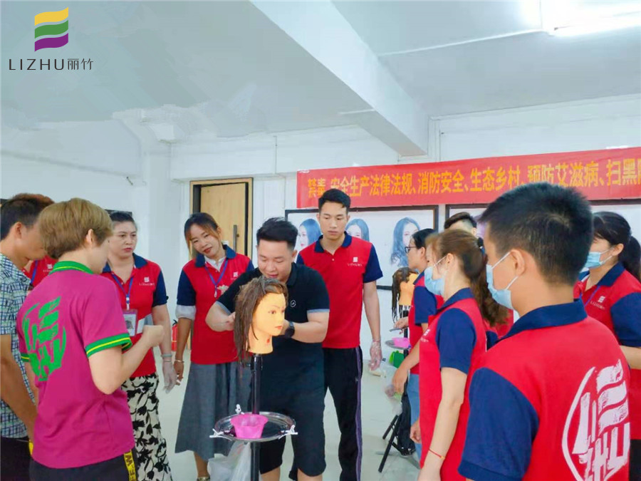 南寧專業(yè)的美發(fā)學(xué)校有哪些？來麗竹學(xué)校看看