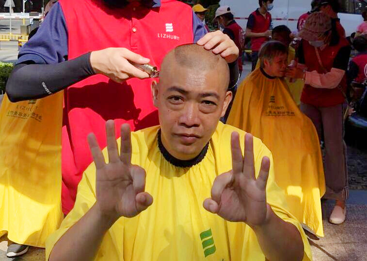義剪活動(dòng)受點(diǎn)贊，看看廣西美發(fā)學(xué)校哪家實(shí)踐機(jī)會(huì)多