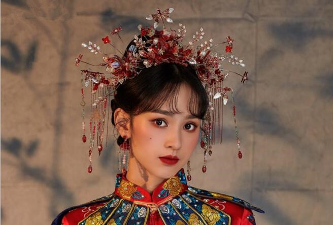中式新娘造型，用實(shí)力證明南寧學(xué)化妝哪家好