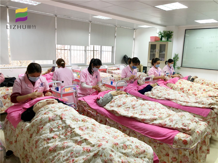 分享敷面膜的隱藏知識(shí)，看?南寧哪家美容學(xué)校專業(yè)