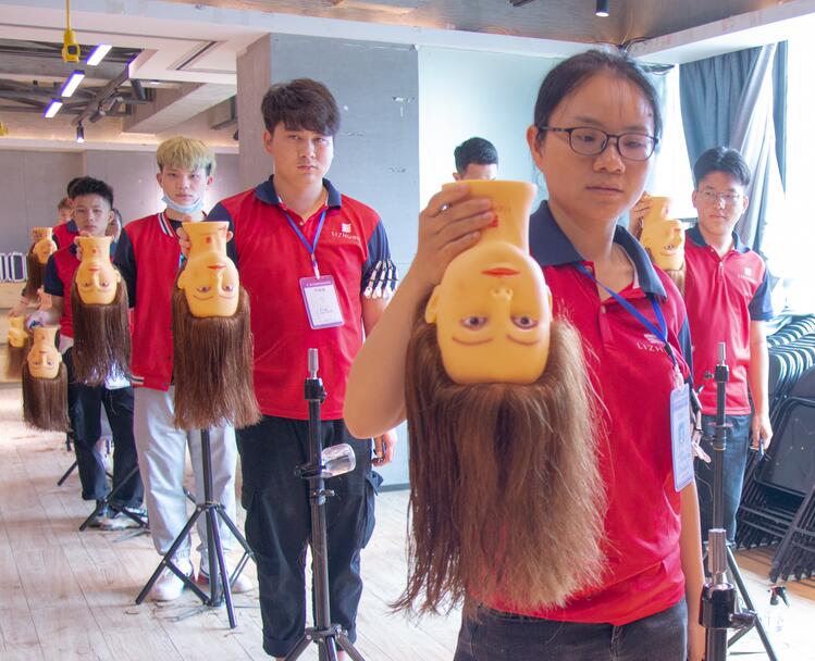 假頭如何梳理頭發(fā)？來(lái)廣西美發(fā)學(xué)習(xí)中心學(xué)習(xí)