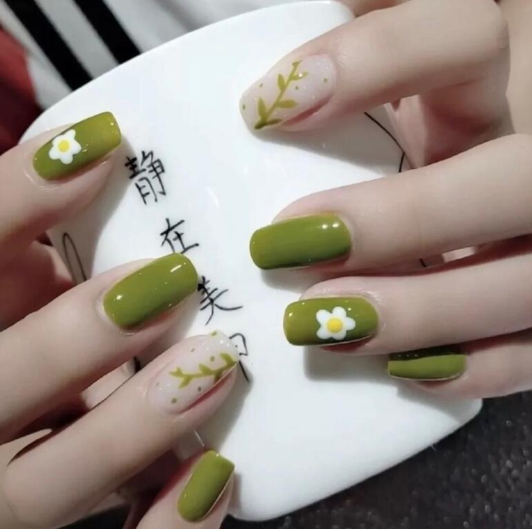 牛油果綠色美甲，和廣西美甲學(xué)習(xí)中心get起來