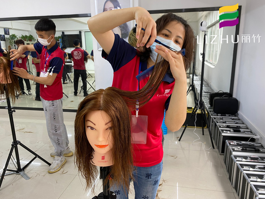 想知道廣西學(xué)美發(fā)哪家正規(guī)？快來看剪女發(fā)的技巧