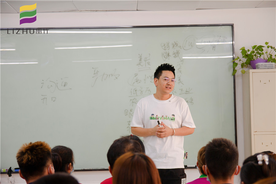 廣西美發(fā)學(xué)校哪家包工作？來(lái)麗竹美發(fā)就業(yè)宣講會(huì)吧