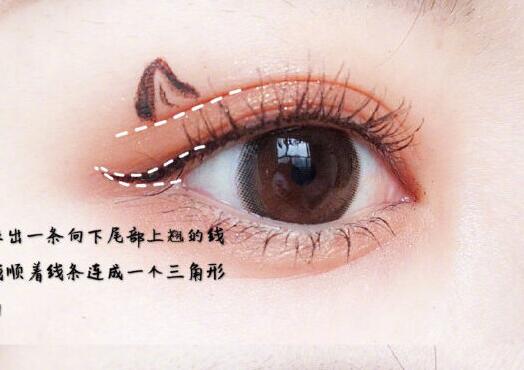 日常眼線快速畫(huà)法，南寧學(xué)化妝的學(xué)校教你