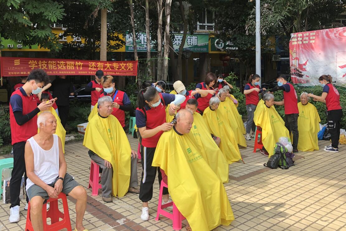廣西學(xué)美發(fā)的學(xué)校哪家實(shí)踐多？麗竹提供免費(fèi)理發(fā)活動(dòng)