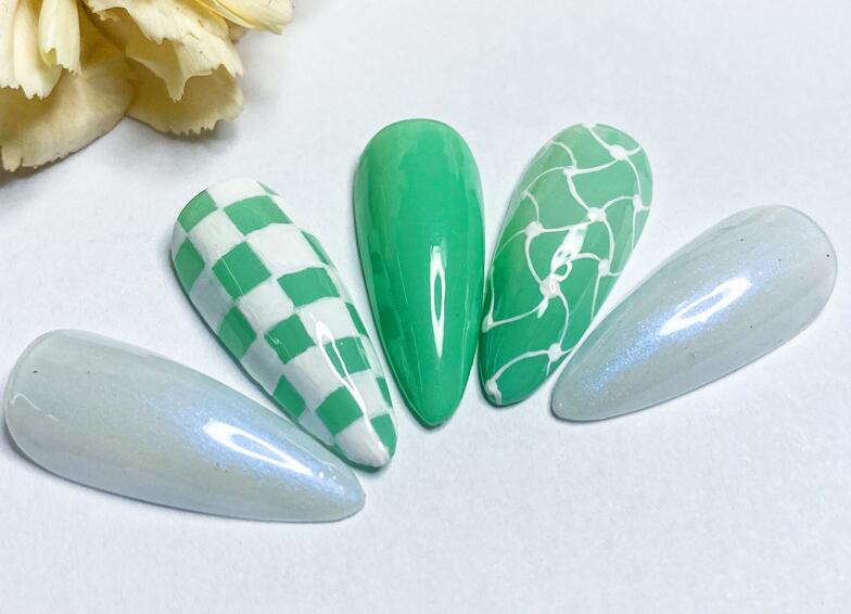 看棋盤美甲作品，知道廣西美甲學(xué)校哪家教學(xué)好