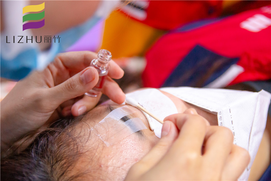燙睫毛注意事項(xiàng)，南寧美甲美睫培訓(xùn)學(xué)校整理好了