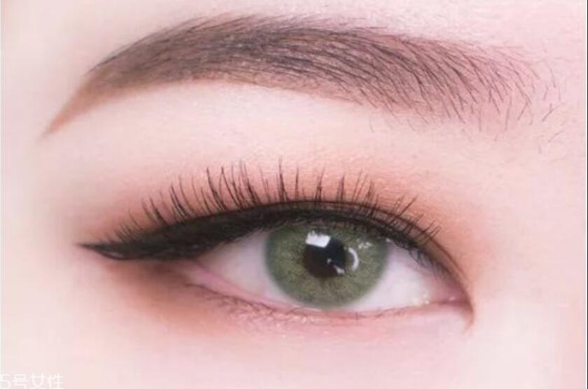 學腫眼泡內(nèi)雙眼妝教程，看廣西有哪些化妝學校專業(yè)