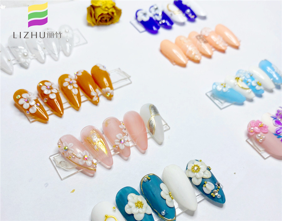精美雕花美甲作品，告訴你南寧哪里可以學雕花美甲