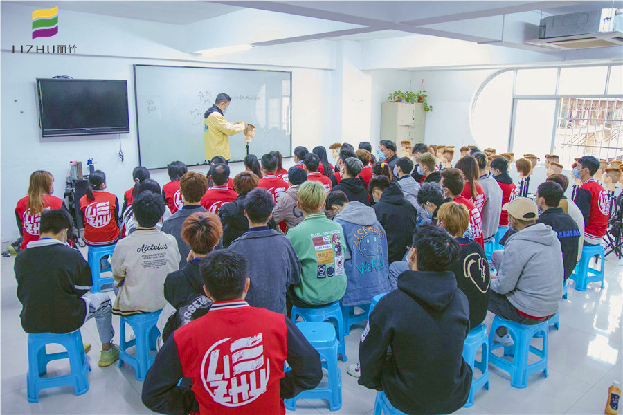修剪平頭的技巧，廣西教理發(fā)學(xué)校課程內(nèi)容