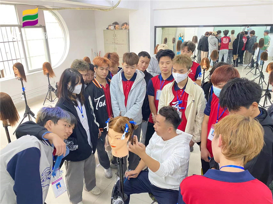 女式短發(fā)漸增層次剪發(fā)，南寧美發(fā)修剪課程
