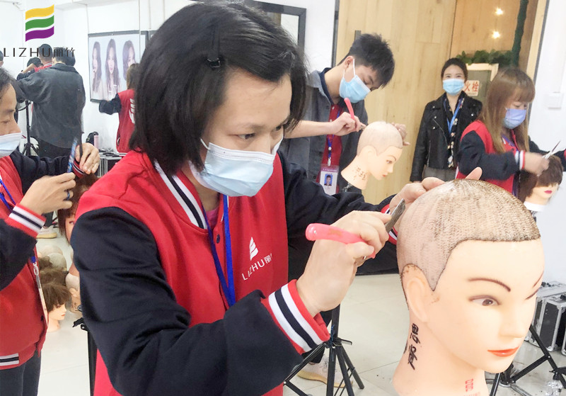美發(fā)剃刀如何操作？廣西南寧美發(fā)培訓學校教你