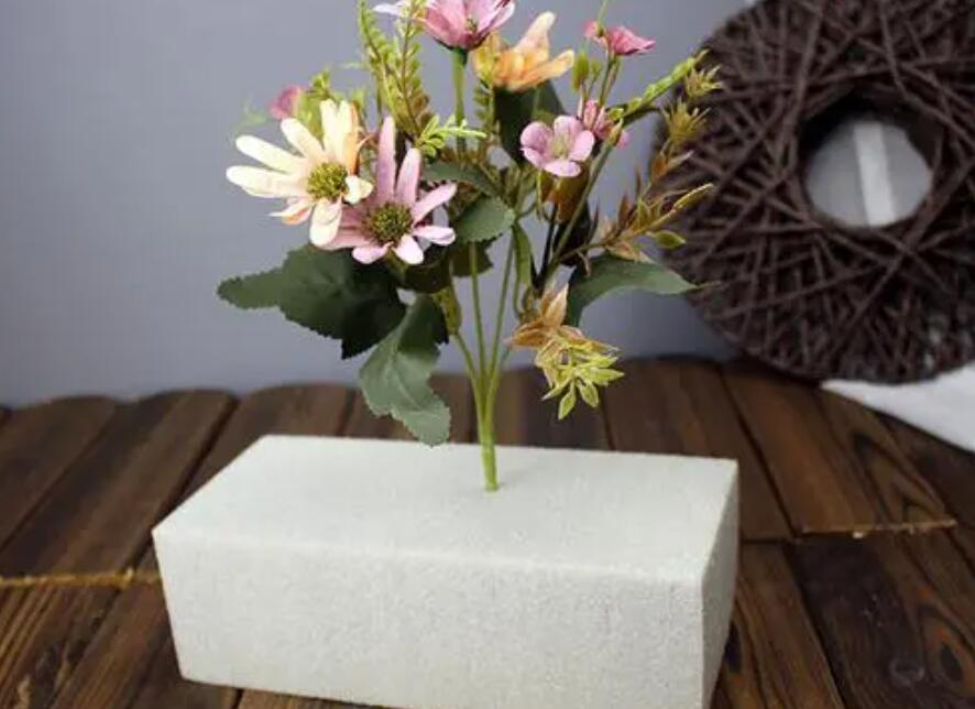 插花需要哪些材料？南寧婚慶花藝培訓(xùn)學(xué)校幫你盤點(diǎn)