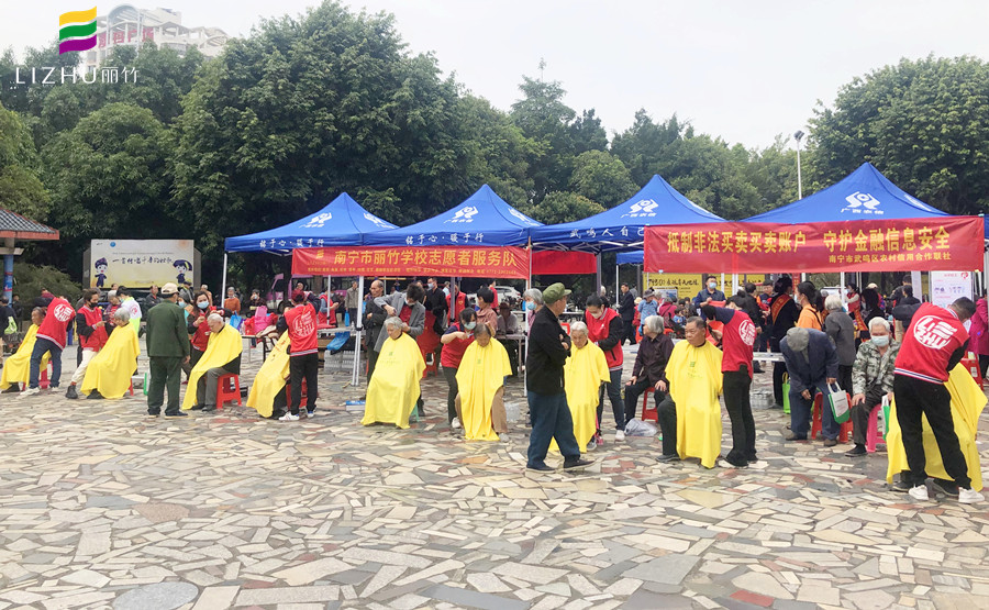 20220311武鳴澳瑪商業(yè)廣場學(xué)雷鋒志愿服務(wù)活動(dòng).jpg