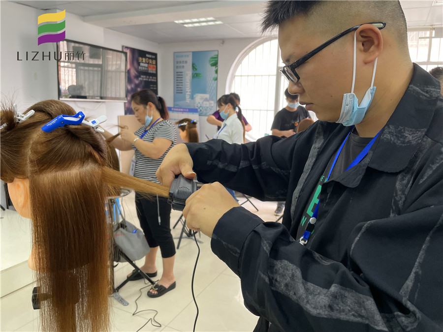 拉直發(fā)的教程知識點(diǎn)概括，廣西學(xué)燙染一對一教學(xué)