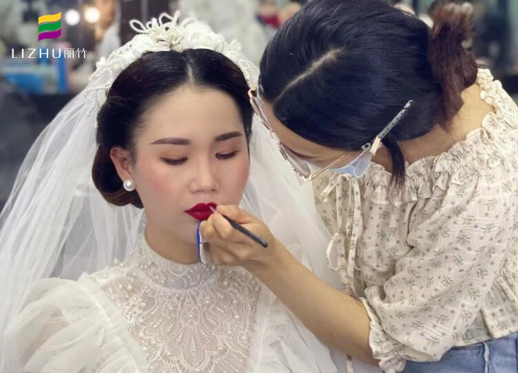 輕復(fù)古新娘造型 ，優(yōu)雅就是如此簡(jiǎn)單