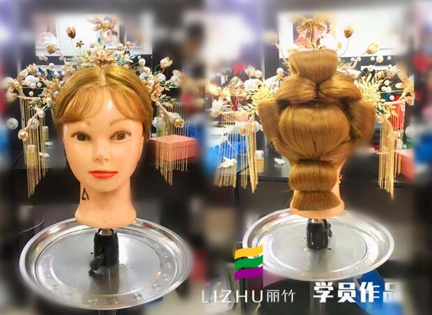 秀禾卷筒造型手法，廣西新娘化妝培訓(xùn)給你教程