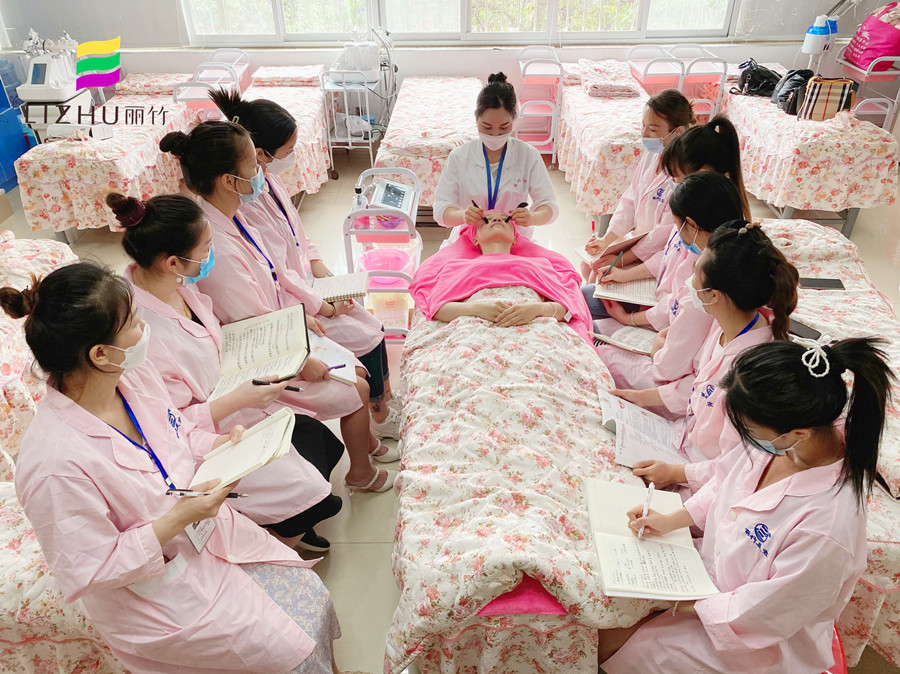 廣西美容理論知識(shí)：你為什么要眼部撥筋？