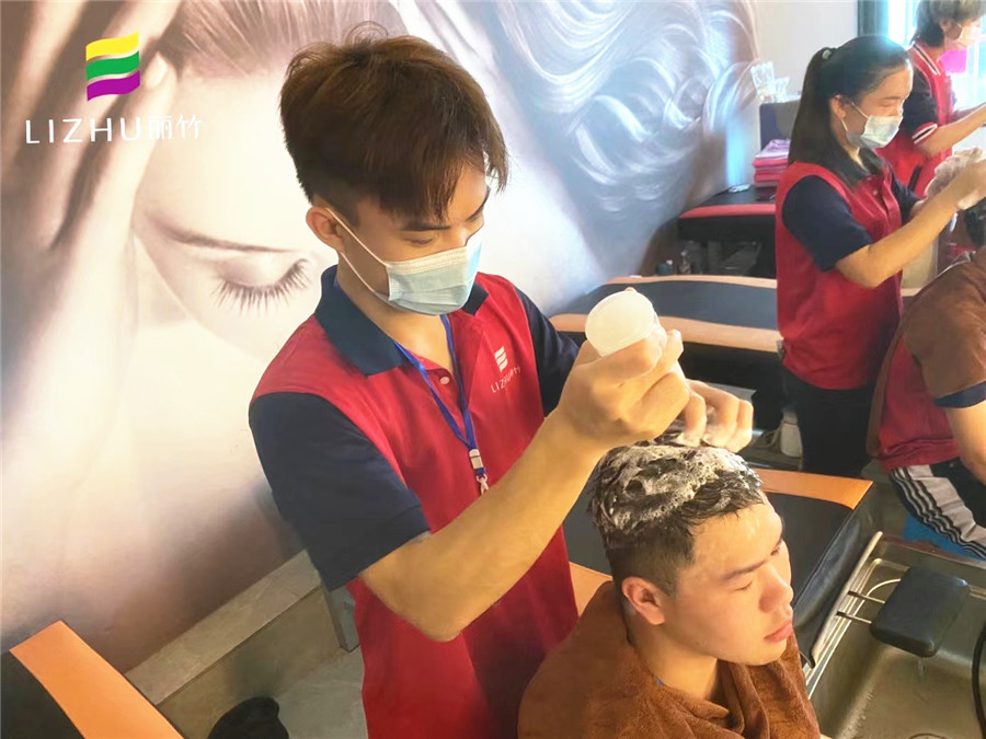 中式洗頭與泰式洗頭的不同，南寧美發(fā)洗頭學(xué)校專業(yè)解答