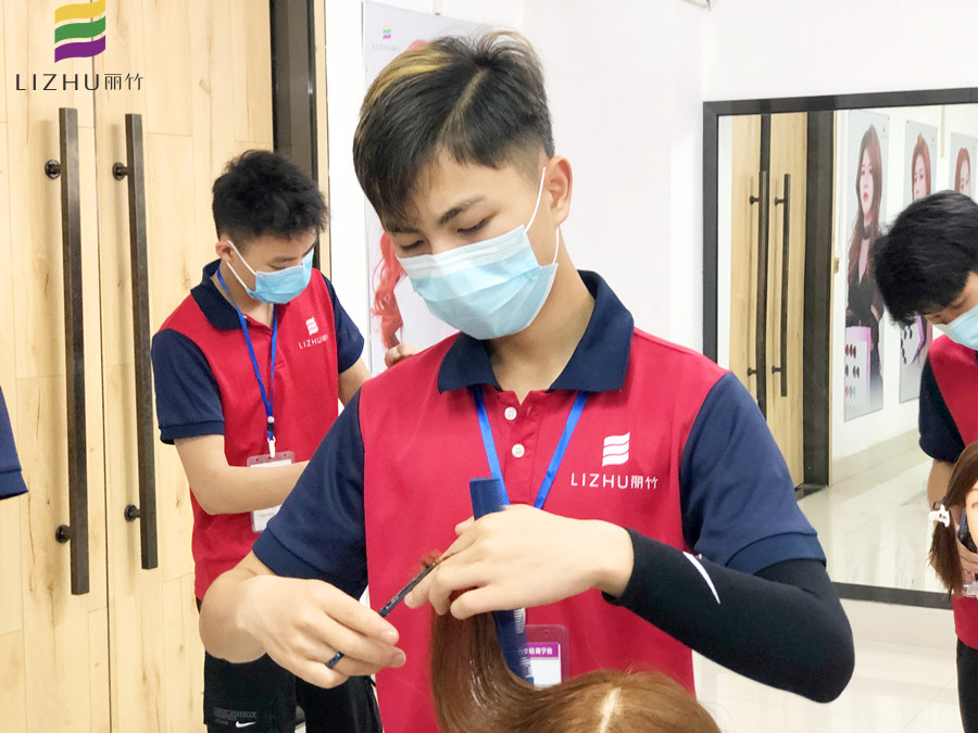 美發(fā)中工技師的考核標準，南寧市職業(yè)技能鑒定培訓機構(gòu)