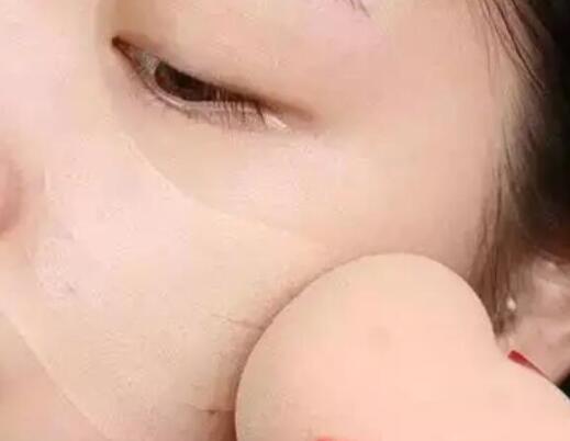 粉底液的正確存方法，南寧彩妝化妝培訓(xùn)教你