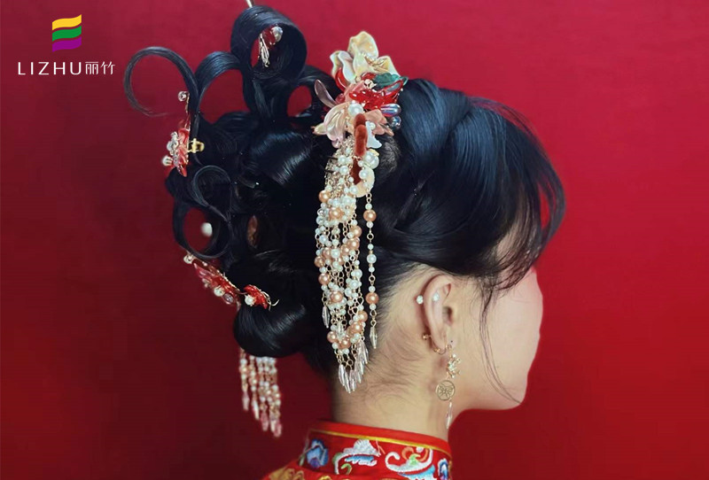 中式秀禾發(fā)型圖片，廣西學習化妝盤發(fā)教程