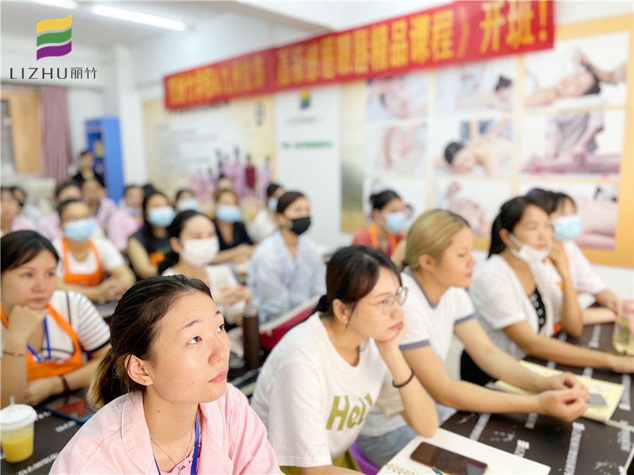 南寧紋繡培訓(xùn)學(xué)?！陡?級感眉眼唇精品課程》開班