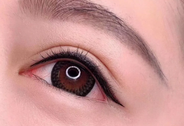 美瞳線暈色處理方法，南寧市紋繡學(xué)校幫找解決方案