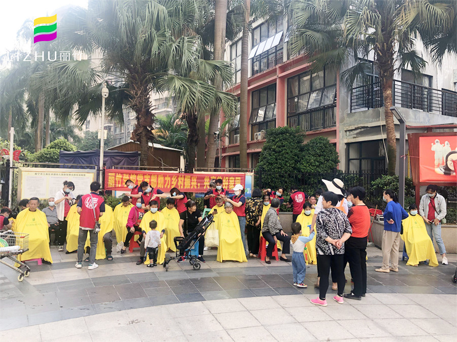 南寧美容美發(fā)學(xué)校公益活動，居民們連連稱贊