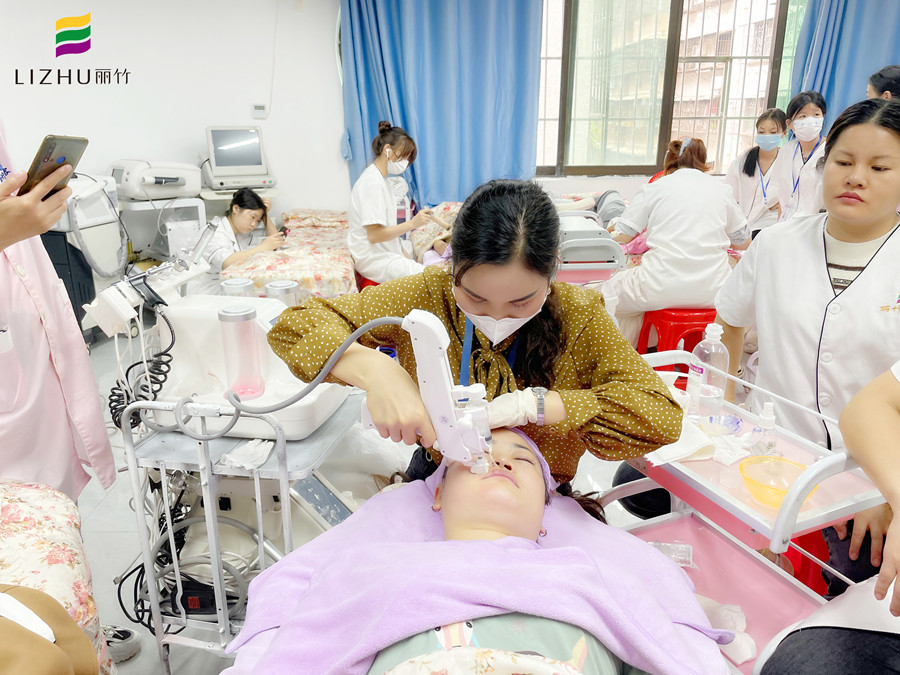 美容院該如何選擇美容儀器？廣西美容儀器培訓(xùn)班教你