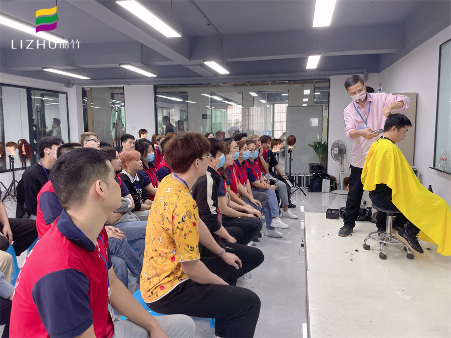 電推剪理發(fā)技巧，南寧理發(fā)職業(yè)學校教你