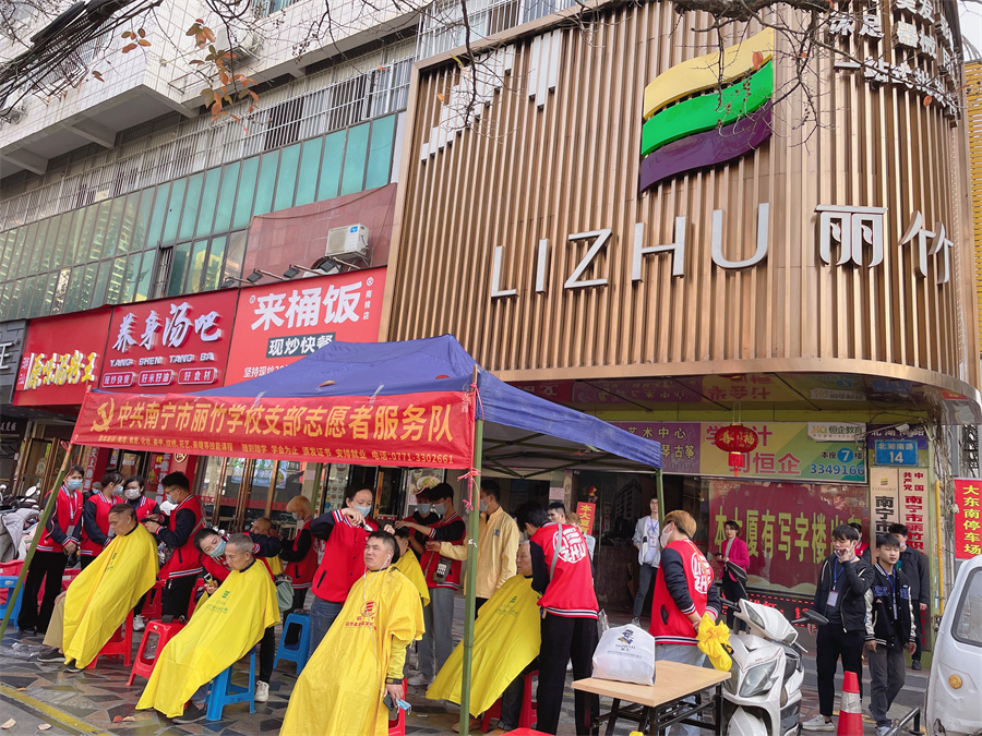 麗竹學(xué)校開展理發(fā)，美容，美甲活動，共慶“二月二””
