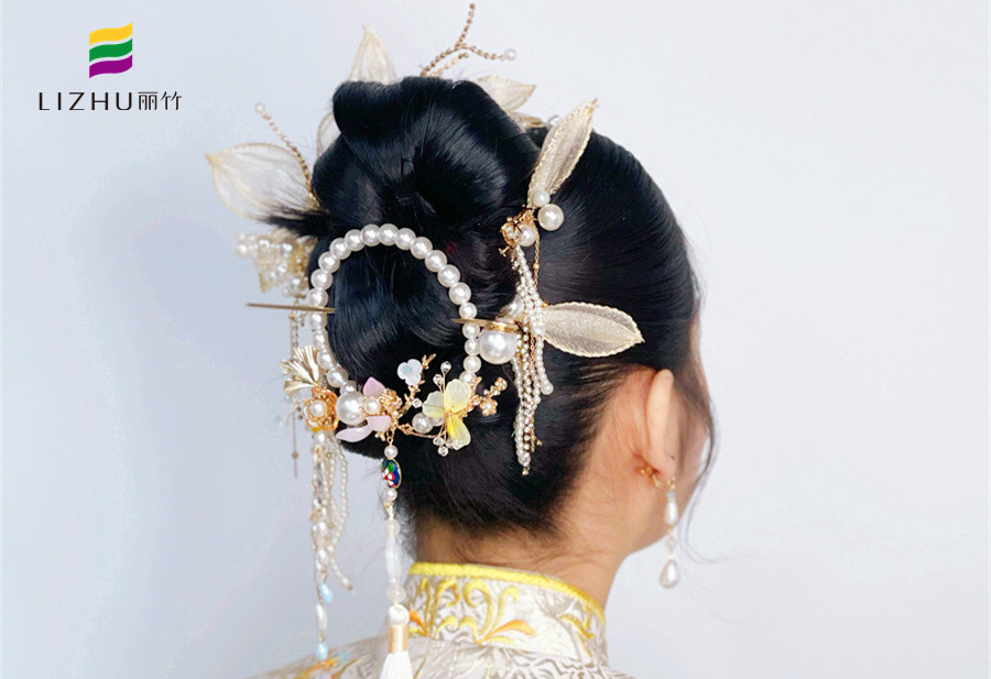 中式新娘發(fā)型，廣西化妝盤發(fā)學(xué)校演繹中式之美