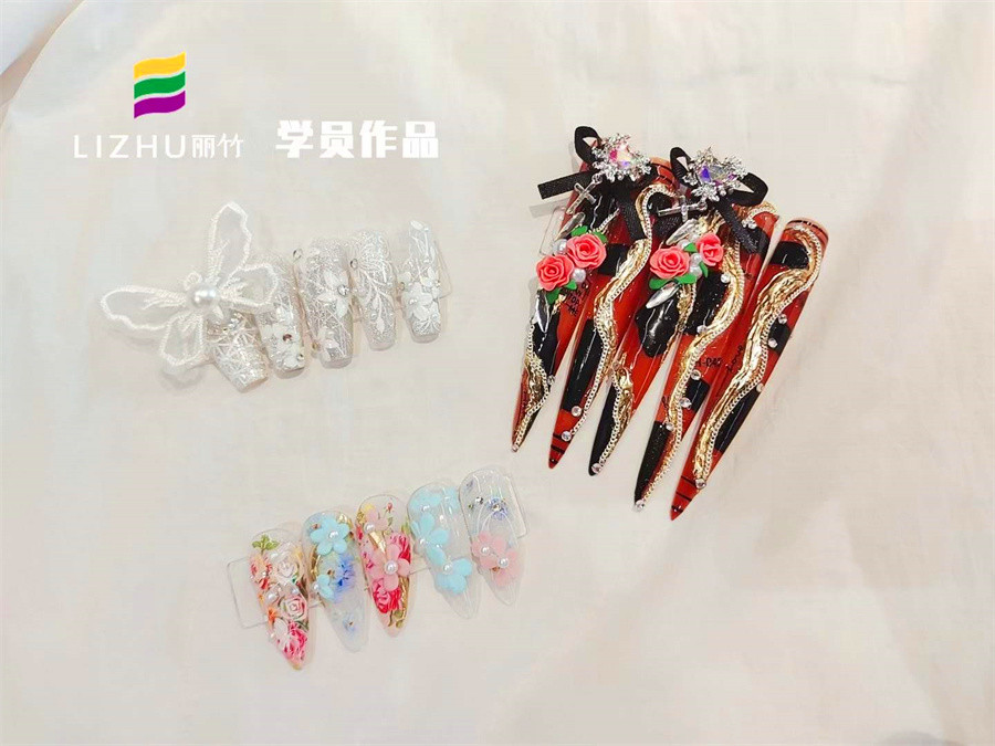 雕花設(shè)計美甲，廣西美甲課堂實訓(xùn)作品