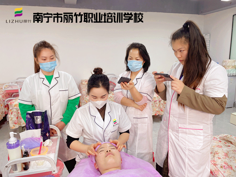 點(diǎn)按太陽（xue）的注意事項，南寧按摩學(xué)校培訓(xùn)內(nèi)容