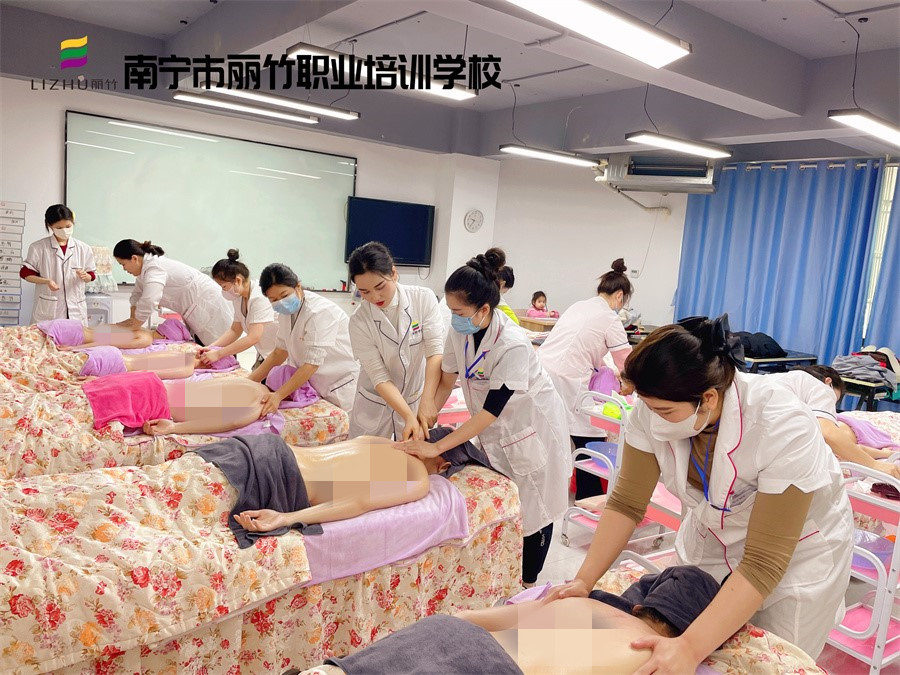 春季背部按摩的好處，廣西美容實訓(xùn)練習(xí)講解