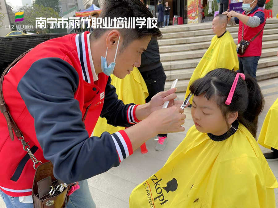 發(fā)分叉怎么保養(yǎng)？南寧美發(fā)養(yǎng)發(fā)護理頭發(fā)教程