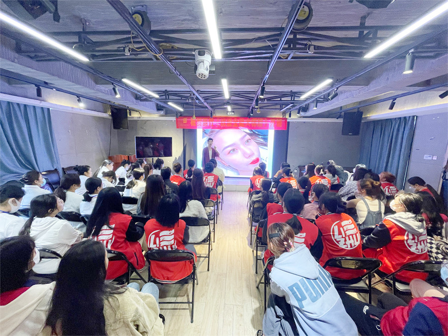 機(jī)器操作紋唇注意事項(xiàng)，一起學(xué)南寧紋繡培訓(xùn)師課程