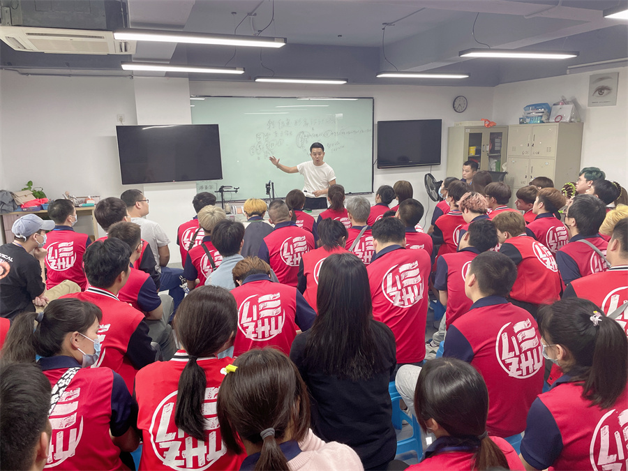 廣西美發(fā)學(xué)校哪家推薦工作？到麗竹學(xué)校就業(yè)宣講會(huì)