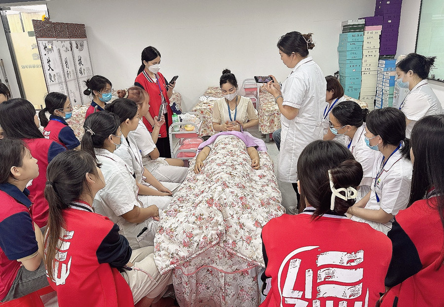 夏季面部如何緊急補水？廣西學面部護膚教學