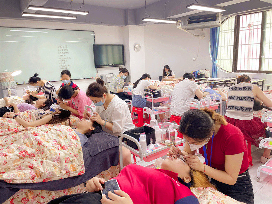 圓滿結(jié)束！麗竹美睫時尚款式造型班