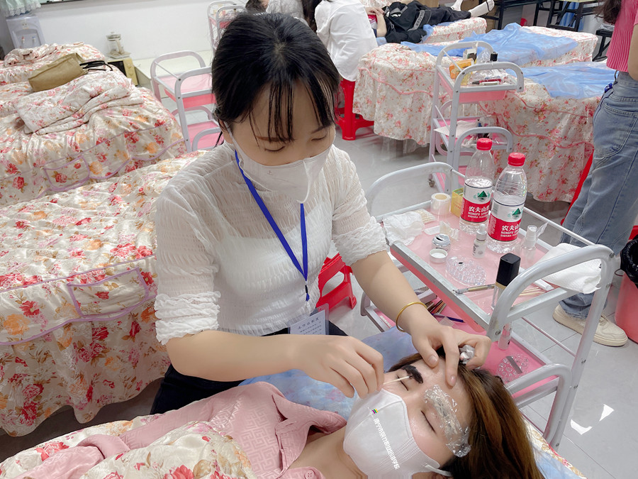 南寧學(xué)紋眉：紋眉結(jié)痂速度慢怎么辦？