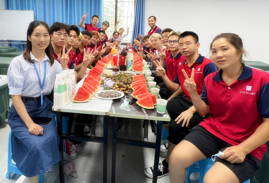南寧美發(fā)學(xué)校畢業(yè)座談會，感念師恩