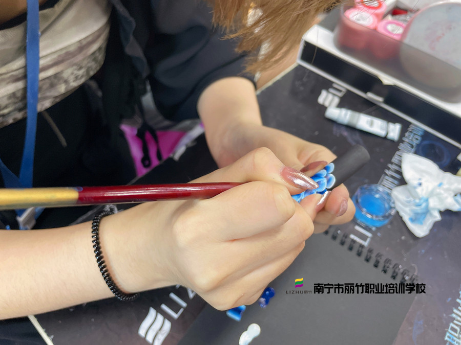 甲油膠調色技巧，南寧美甲培訓