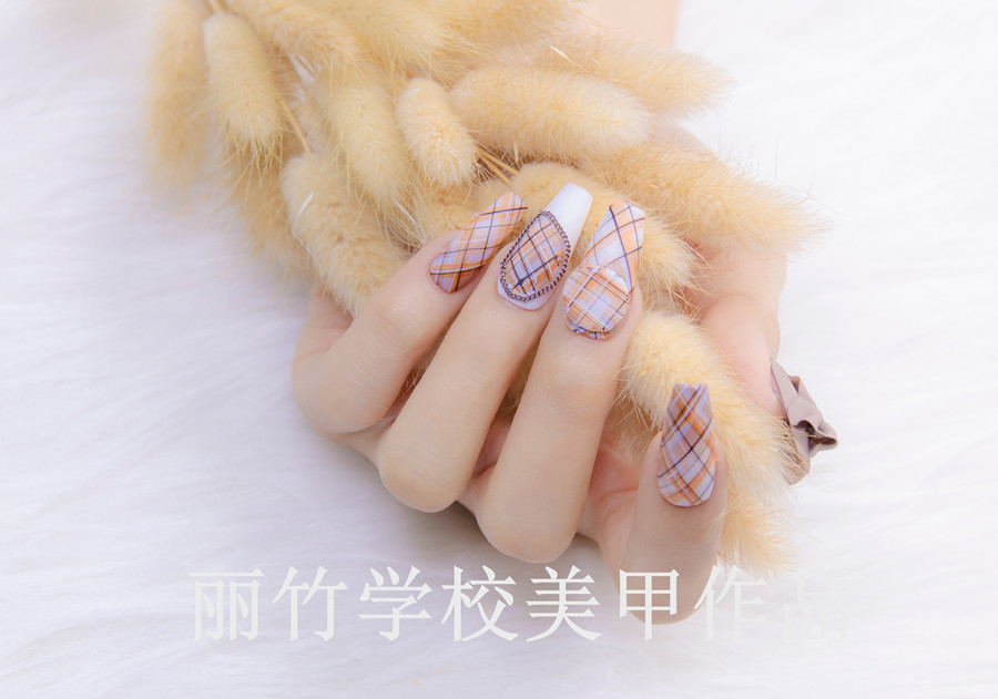 適合新手的美甲款式，廣西美甲款式進修培訓(xùn)分享