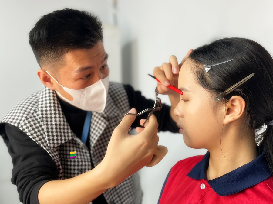如何用睫毛夾？化妝工具介紹